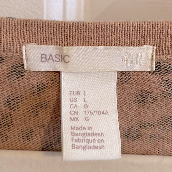 Large H&M 100% Cotton Cárdigan. Amazing and soft fit.No fuzzy,flaws,rips stains - Picture 2 of 6